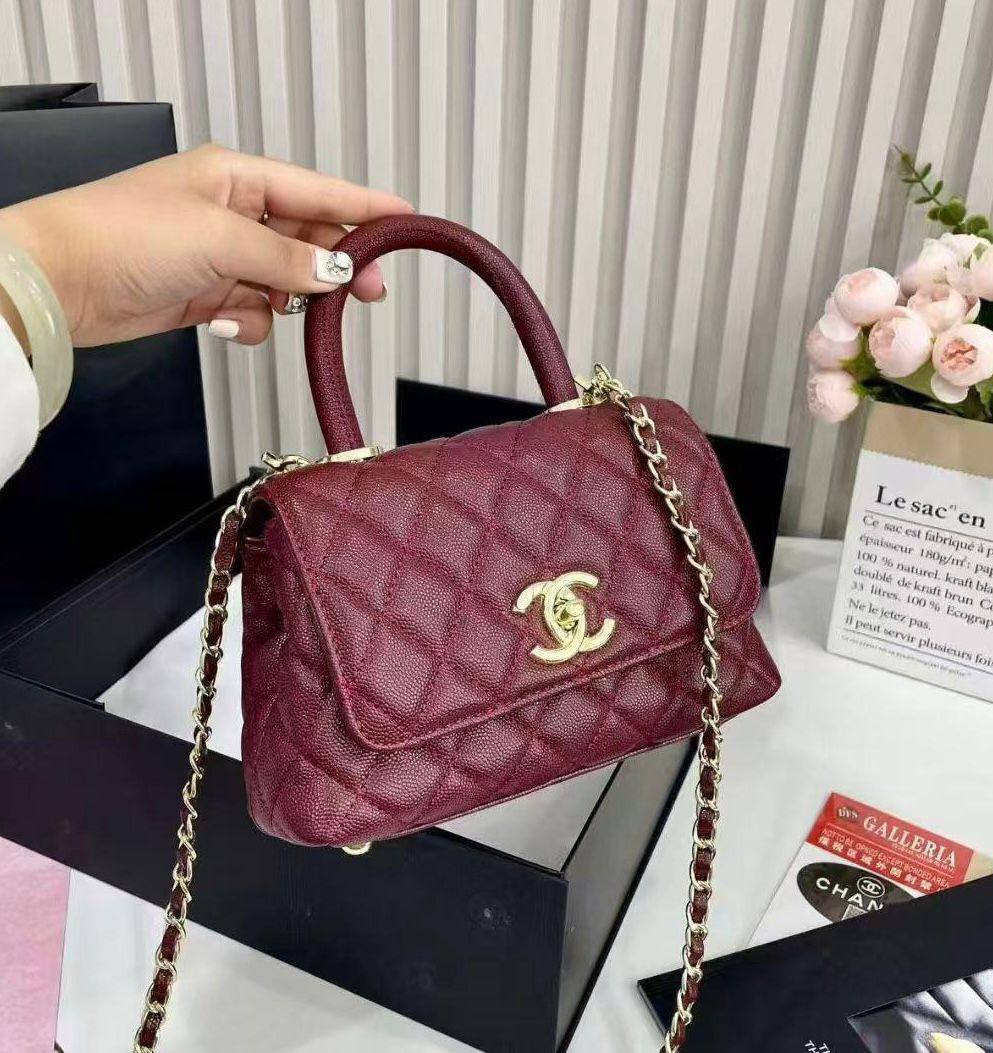 CHANEL 
 GOOD QUALITY WITH MAGNETS BOX 🎁
110 dhs✅

Zain295
♥️♥️♥️