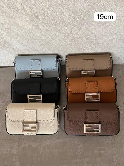 FENDI
𝐁𝐀𝐆𝐔𝐄𝐓𝐓𝐄 𝐌𝐈𝐍𝐈 𝐒𝐈𝐙𝐄 𝟏𝟗𝐜𝐦 𝐒𝐔𝐏𝐄𝐑 𝐌𝐀𝐒𝐓𝐄𝐑 𝐐𝐔𝐀𝐋𝐈𝐓𝐘 
900 dhs💓

ETAG4
♥️♥️♥️