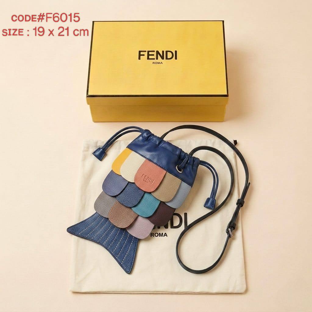FENDI ғɪsʜ ᴄᴏʟᴏʀғᴜʟ
sᴄᴀʟᴇ ᴄʀᴏssʙᴀɢ
sᴏғᴛ ʟᴇᴀᴛʜᴇʀ ᴍᴀᴛᴇʀɪᴀʟ
sɪᴢᴇ : 19 cm
ᴡɪᴛʜ BOX
🎁🎁🎁

75 dhs✅

Zain31
♥️♥️♥️