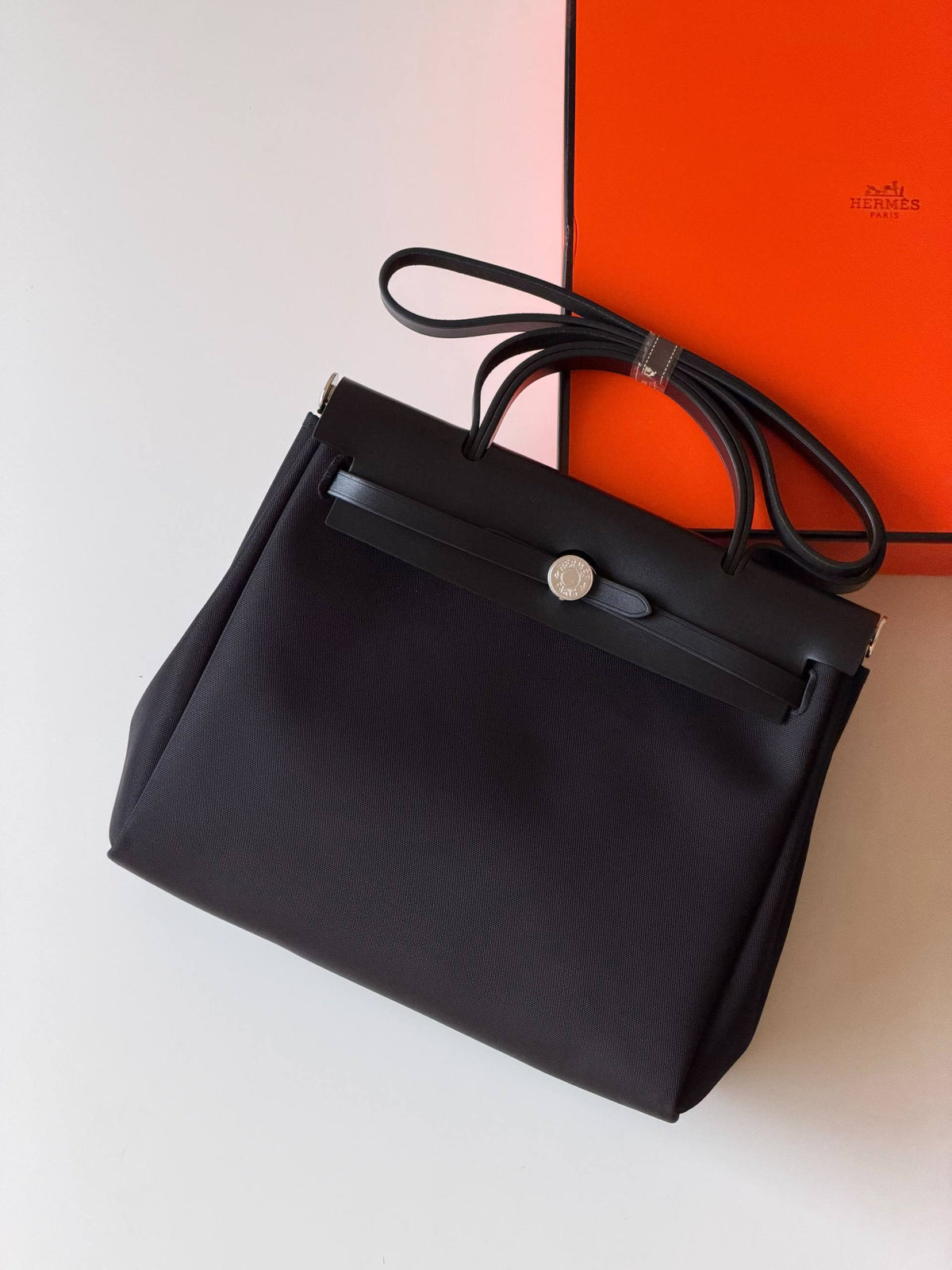 Hermes
Super AAA + Quality 💯

 With original packing🎁🎁
 SIZE:36and42
 Available now 

630 dhs🇦🇪🇦🇪

Zain52
♥️♥️♥️