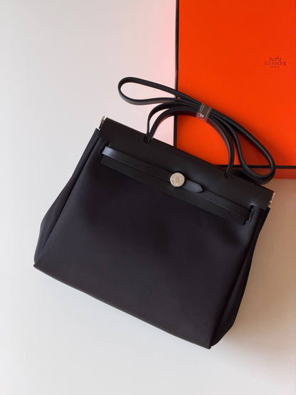 Hermes
Super AAA + Quality 💯

 With original packing🎁🎁
 SIZE:36and42
 Available now 

630 dhs🇦🇪🇦🇪

Zain52
♥️♥️♥️