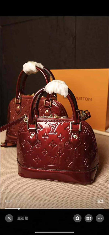 Tory burch

95 dhs🇦🇪🇦🇪🇦🇪

with box

Zain35
♥️♥️♥️