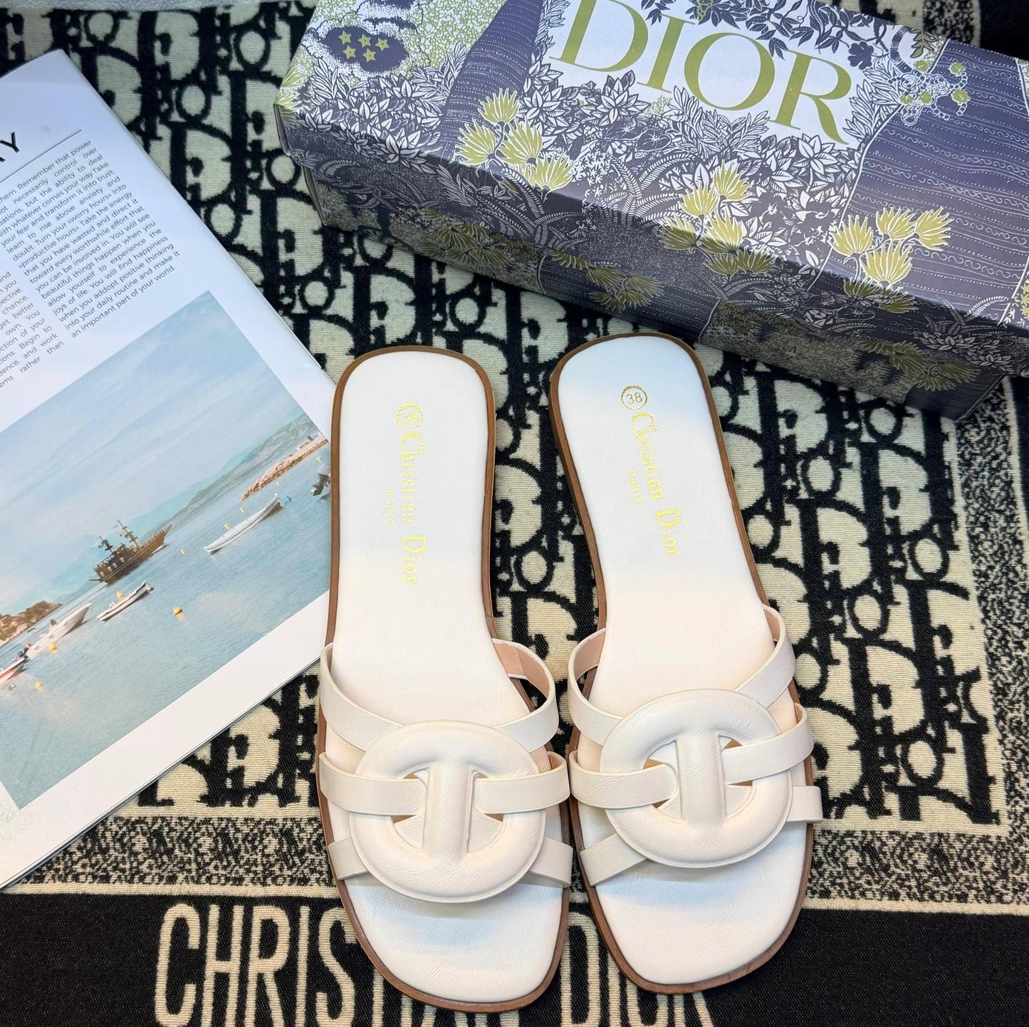 Cristian Dior
Size 36to41
60 dhs🌺

Zain236
♥️♥️♥️