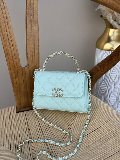 CHANEL
15cm
340 dhs✅
18cm
360 dhs✅
Top quality 
With box🎁

Zain167
♥️♥️♥️