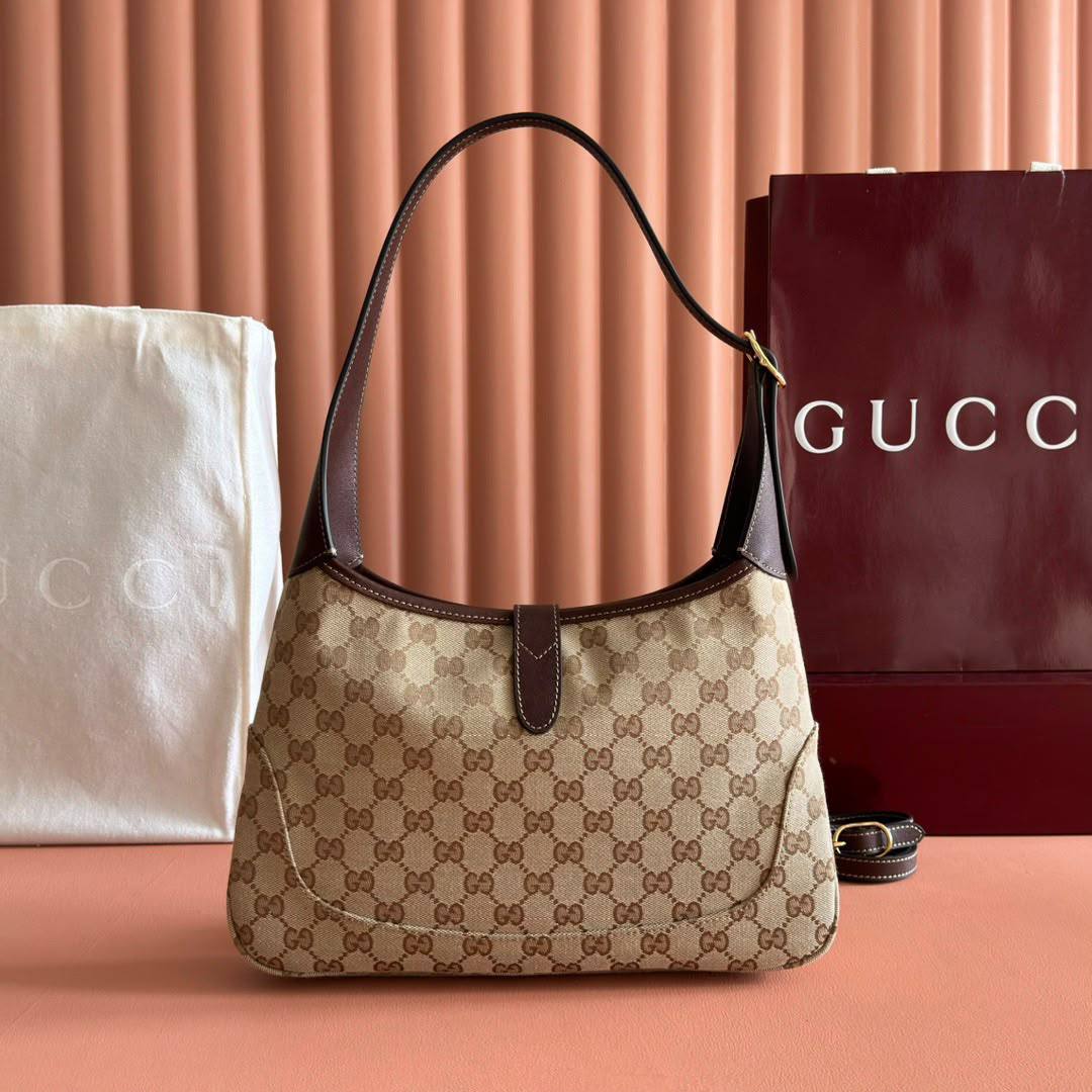 GUCCI 

NEW CAME 
HIGH QUALITY 

WITH BOX 

125 dhs🇦🇪🇦🇪🇦🇪

Zain39
♥️♥️♥️
