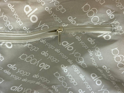 ALO BAG
GOOD QUALITY 
60 dhs💓
SIZE: 52,30,16 CM

Zain40
♥️♥️♥️