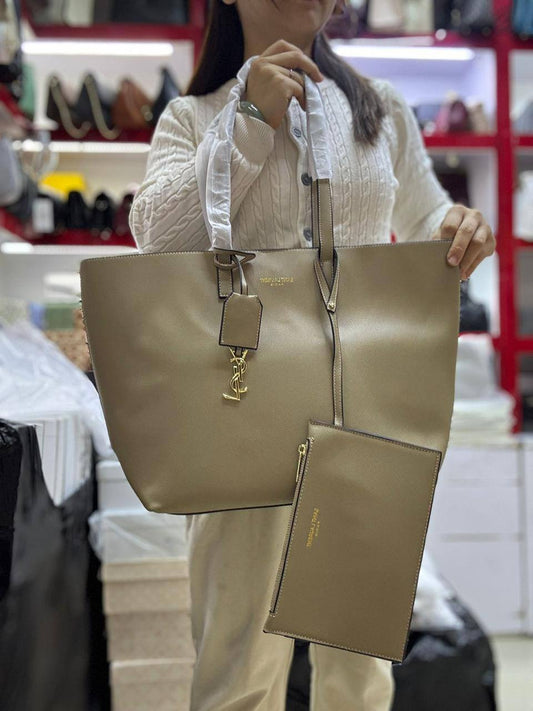 ❤️ Ysl Tote new
1️⃣ First quality 
Size : 48 * 31 cm
110 dhs🌺

Zain115
♥️♥️♥️