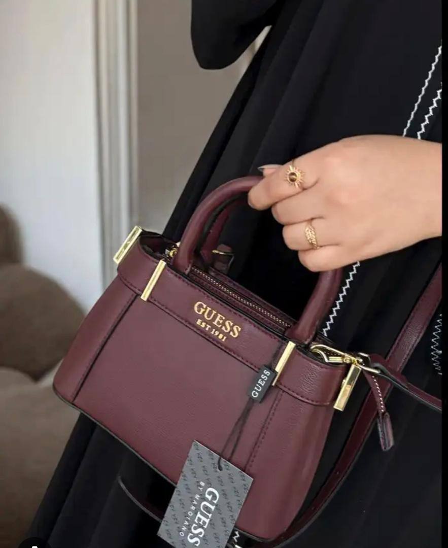 Guess

110 dhs✅

high quality 

With box
🎁🎁🎁

Zain26
♥️♥️♥️