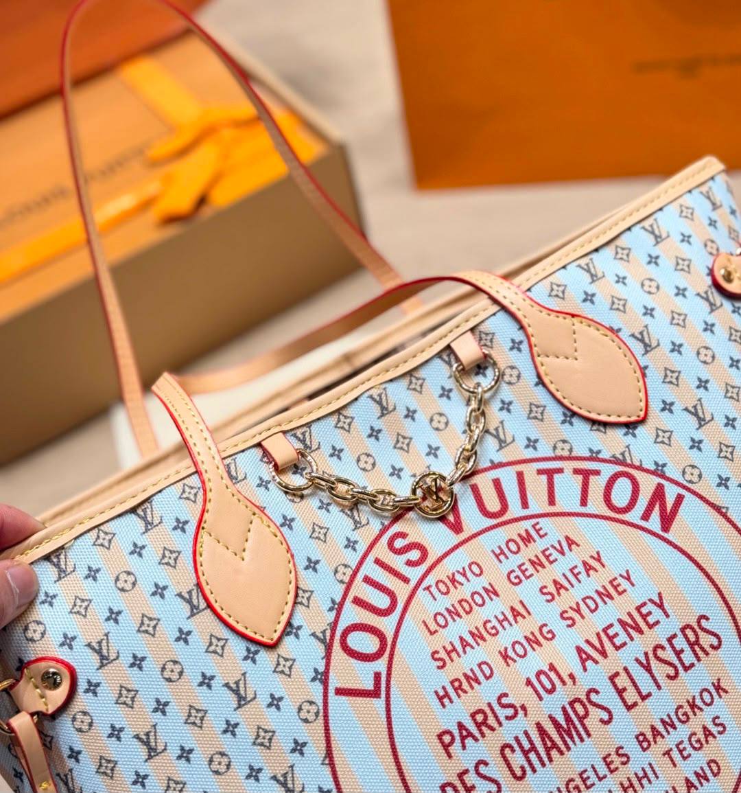 LV
NEW DESIGN 
MASTER QUALITY 
240 dhs✅

Zain295
♥️♥️♥️