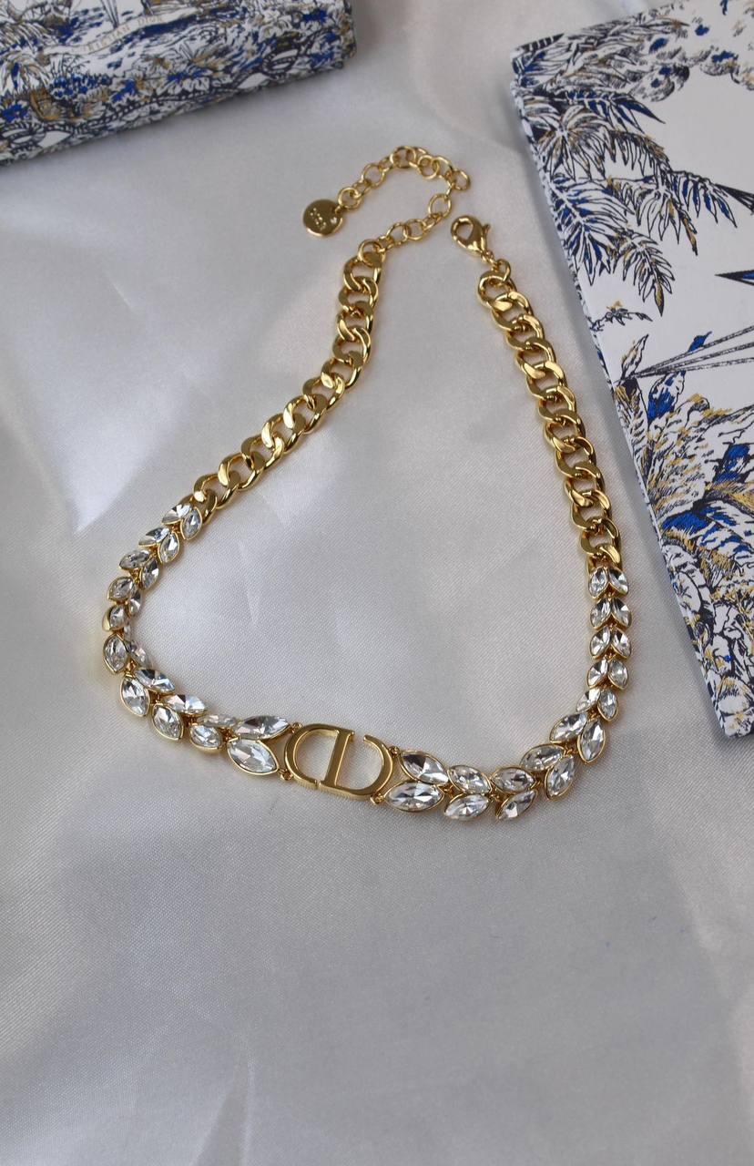 DIOR 🤍
* ⁠↗️ *Super Master Quality ®️*⬆️
* DIOR CD Chain Links with Stones PENDANT , EARINGS & BRACLET 

*360 dhs🌺*  with *Normal* Box & Bag
*380 dhs🌺*  with 2 *Orignal* Packaging 🎁

Zain209
♥️♥️♥️