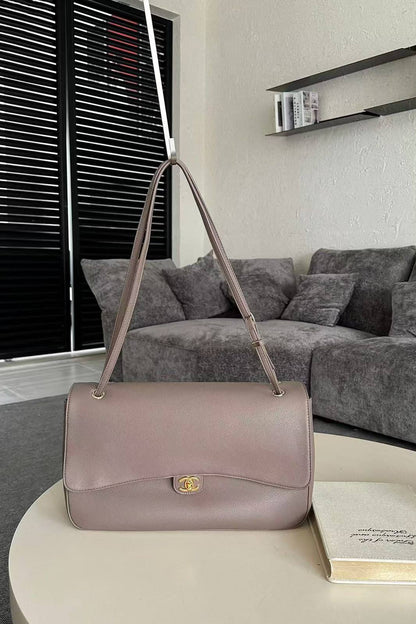 Chanel

38cm 

125 dhs🇦🇪🇦🇪

Zain143
♥️♥️♥️