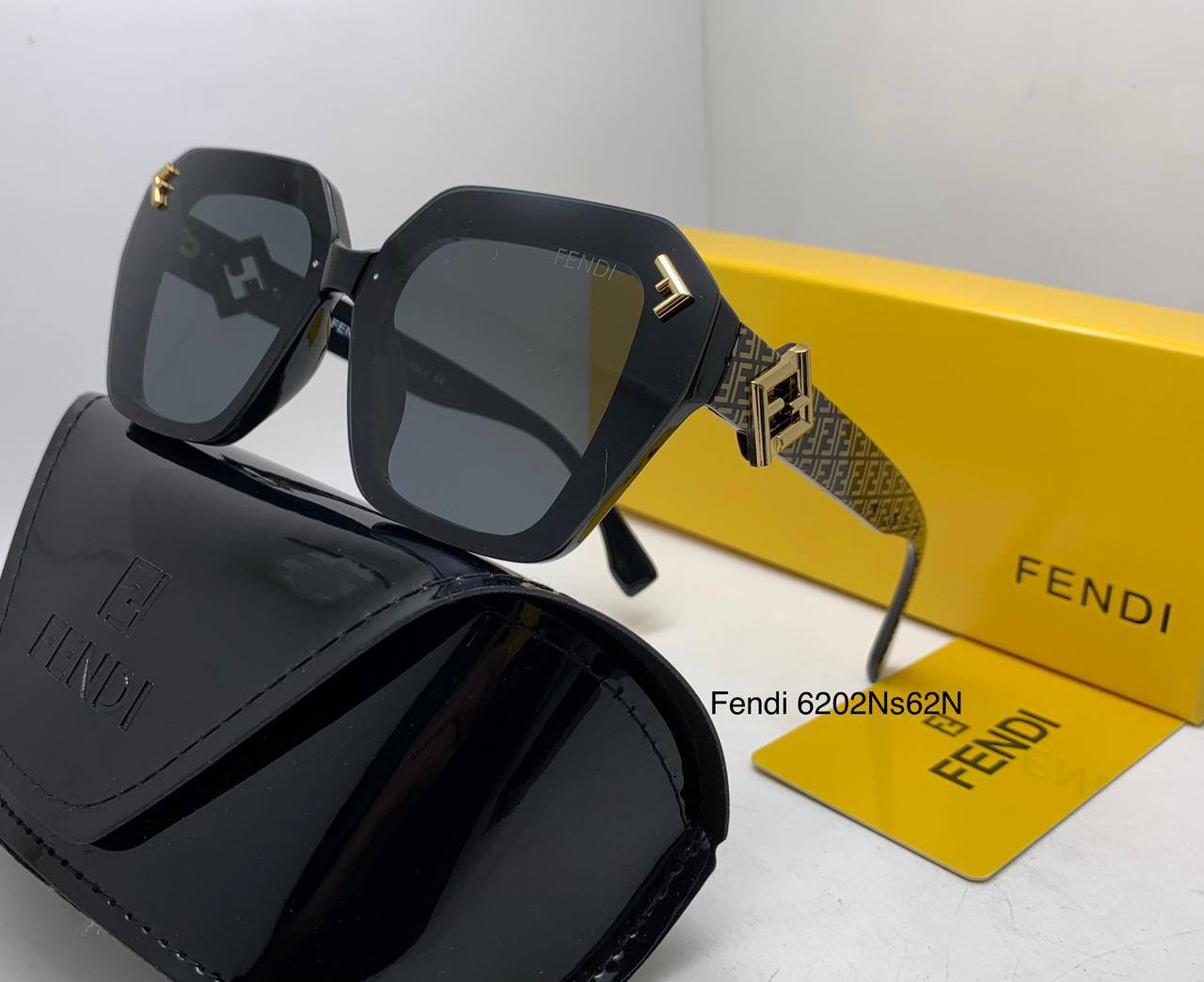 Fendi
70 dhs💓

Zain126
♥️♥️♥️