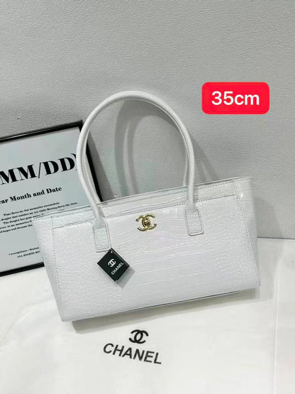 Chanel

150 dhs

Zain132
♥️♥️♥️