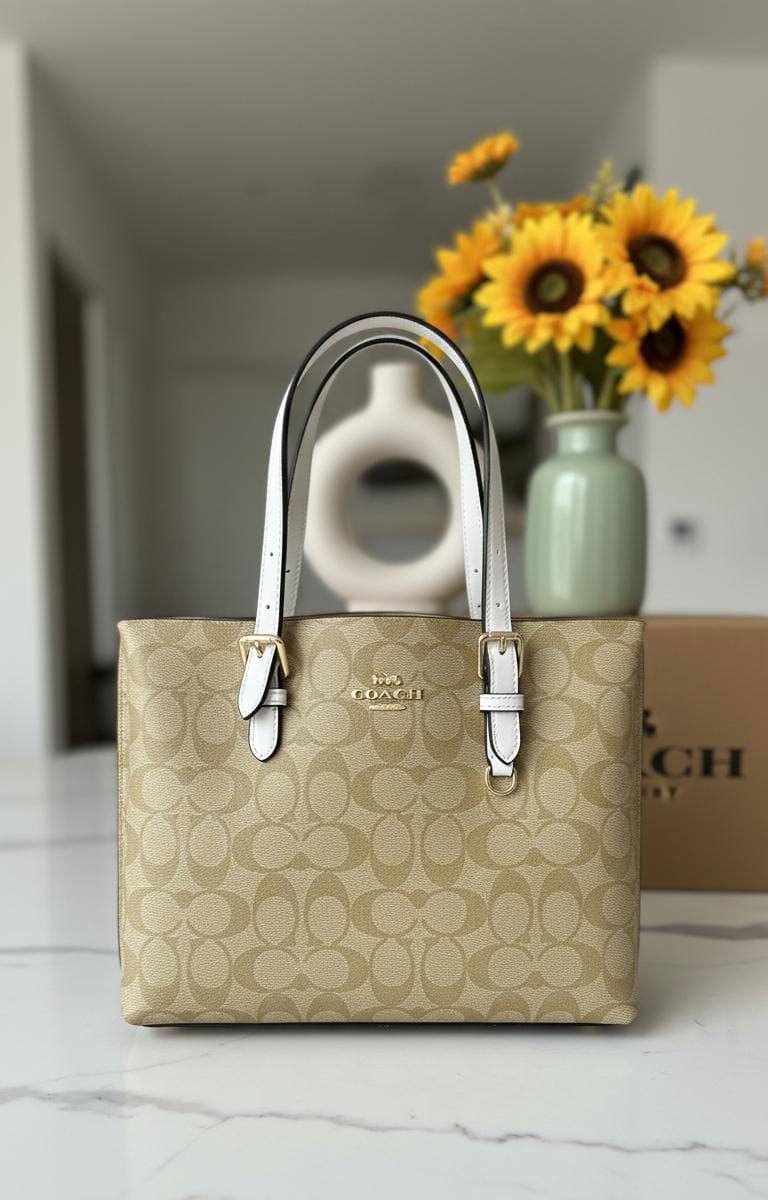 COACH 🆕
PREMIUM QUALITY 🔥
ROSE GOLD HARDWARE 
95 dhs🪙🌨️
WITH BOX 📦 

Zain28
♥️♥️♥️
