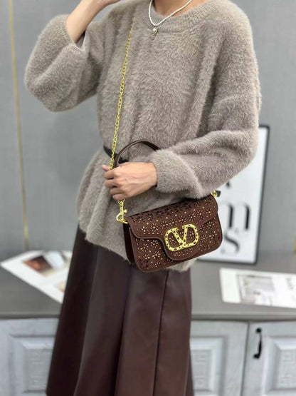 VALENTINO

 NEW CAME 
GOOD QUALITY 

SMALL SIZE 
WITH BOX  
105 dhs🇦🇪🇦🇪

Zain39
♥️♥️♥️