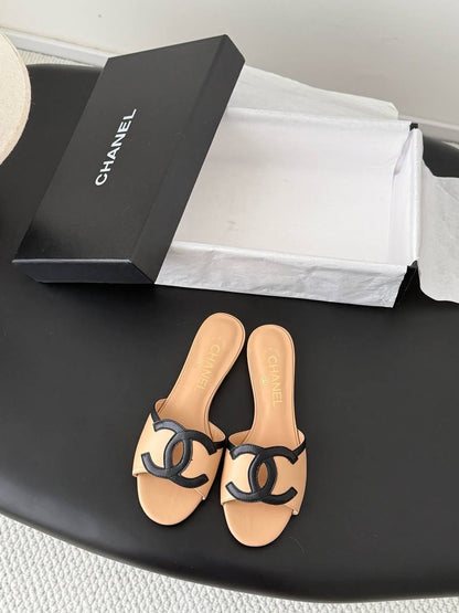 Chanel
High quality🤗
SIZE  ……… 36-42🥳
330 dhs💛

Zain119
♥️♥️♥️