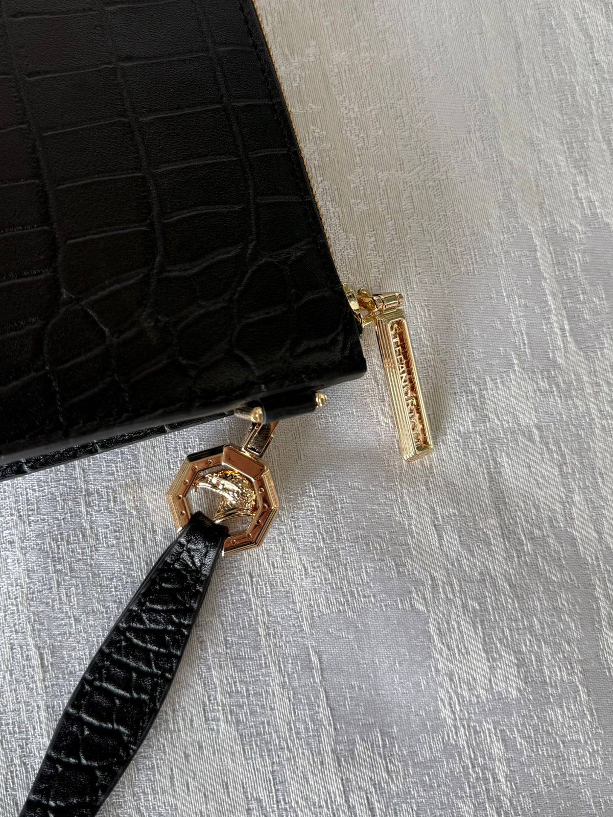 STEFANO RICCI
*New collection* 
*Clutch* 
*Master quality*
600 dhs💚

Zain179
♥️♥️♥️