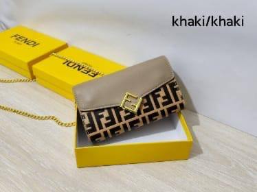 Fendi
90 dhs🪙💕

high quality 
With box  
🎁🎁🎁

21cm

Zain26
♥️♥️♥️