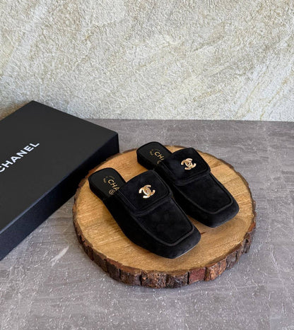 CHANEL 💫😍
SuperMaster Quality 💯
490 dhs✅
Size: 36-41 💥

Zain171
♥️♥️♥️