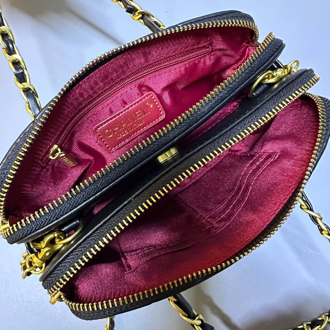 CHANEL NEW CAME GOOD QUALITY WITH BOX 
90 dhs🇦🇪🇦🇪

Zain295
♥️♥️♥️