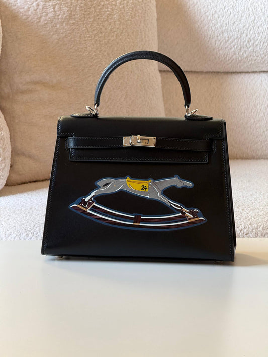 Hermes 
kelly 25cm💕master quality😍
with box❤️
🎁🎁🎁

440 dhs❤️💚

Zain52
♥️♥️♥️
