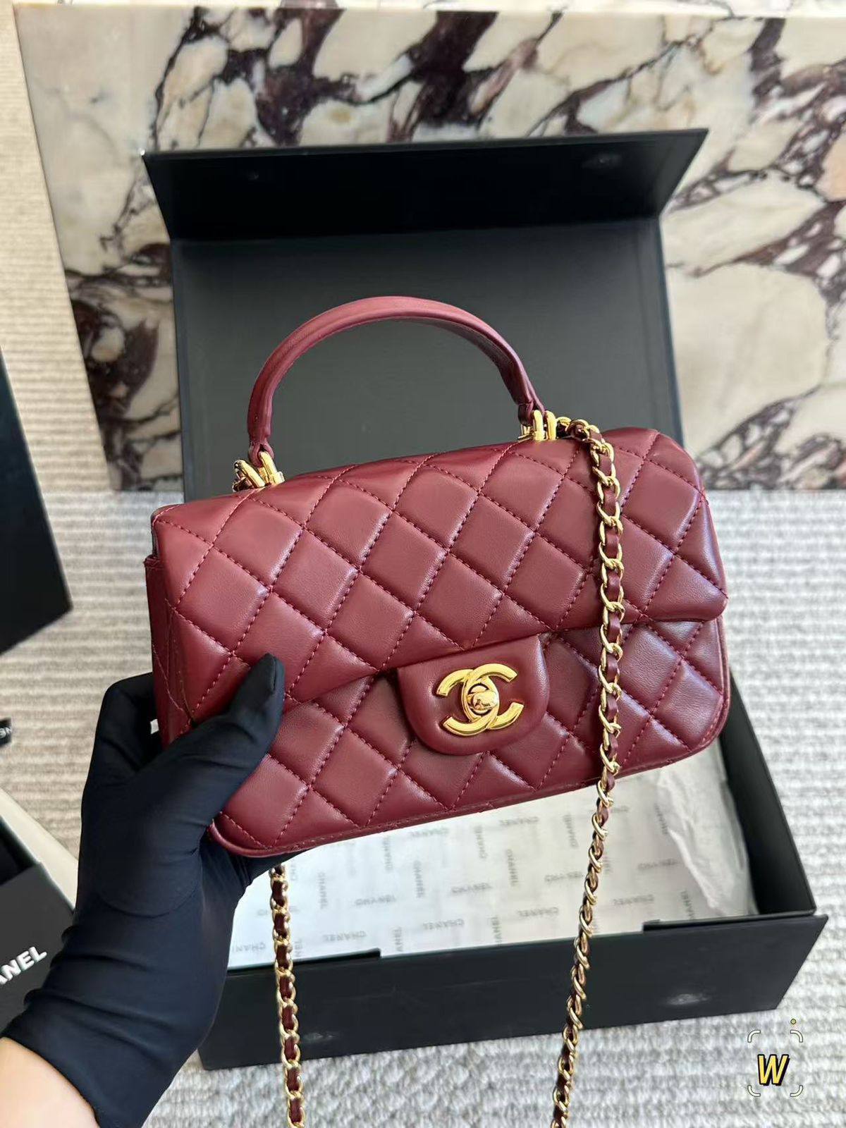 Chanel
Size 20cm

230 dhs🪙🌨️

With box
🎁🎁🎁

Zain180
♥️♥️♥️