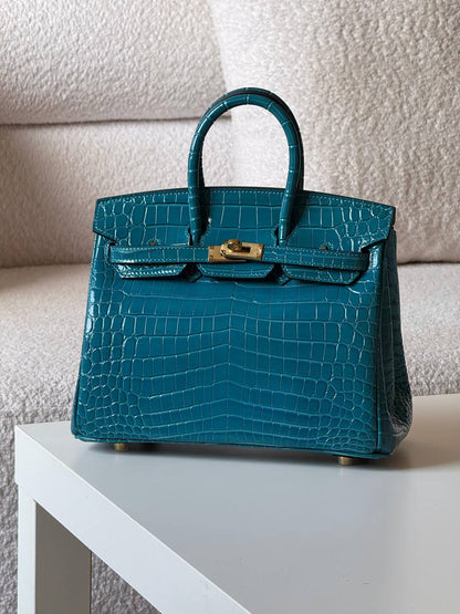 Hermes birkin croc 25cm💕master quality😍


with box❤️
🎁🎁🎁

780 dhs🪙🌨️

Zain52
♥️♥️♥️