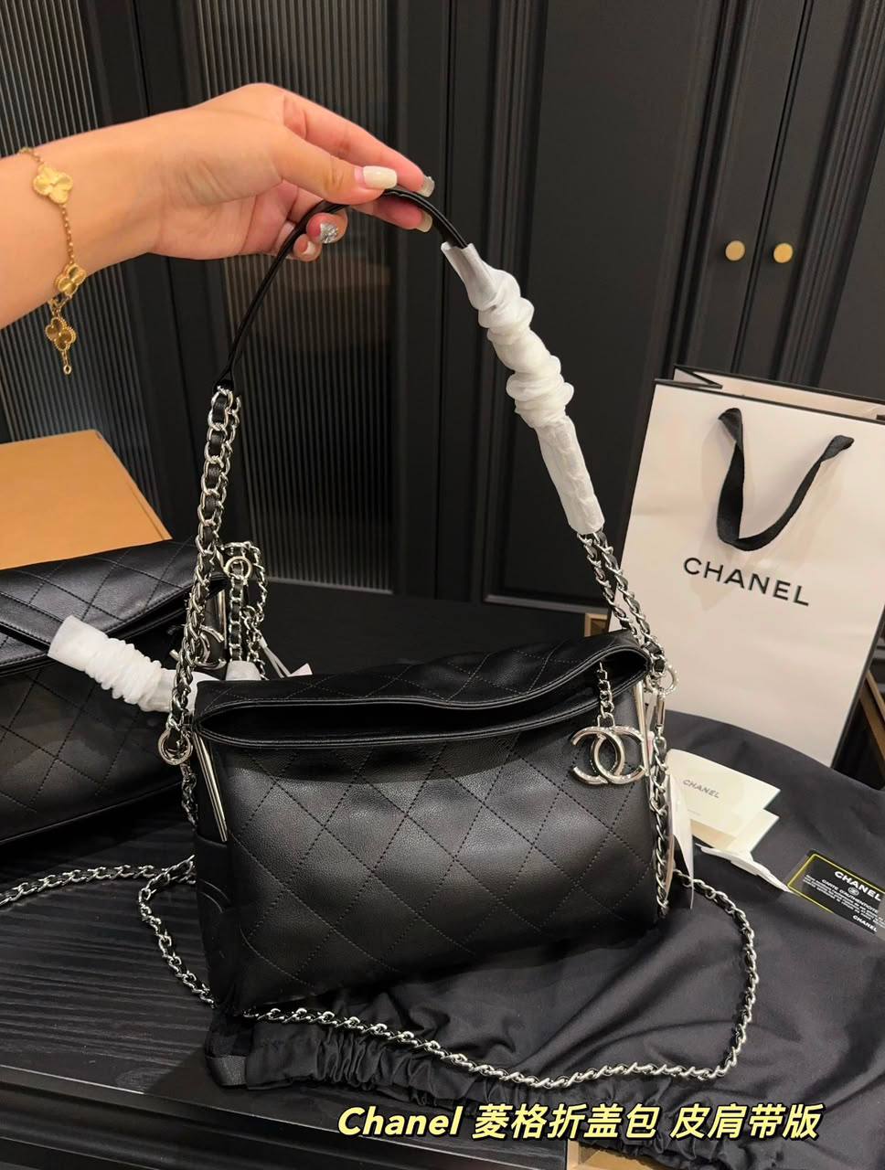 Chanel


Big 120 dhs
size 35×12×23cm


Small 110 dhs
size 30×11×20cm

Zain213
♥️♥️♥️