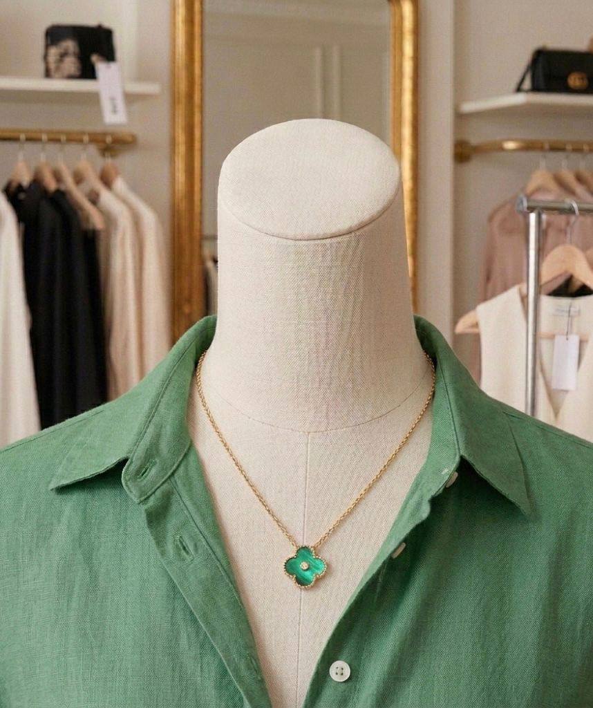 Van Cleef & Arpels 🖤
* Alhambra 1 Motif Limited Edition  Necklace ⬆️
* ⁠↗️ *Super Master Quality ®️*
For Price 👇 WTSP Text Zain 0568585901

Zain106
♥️♥️♥️