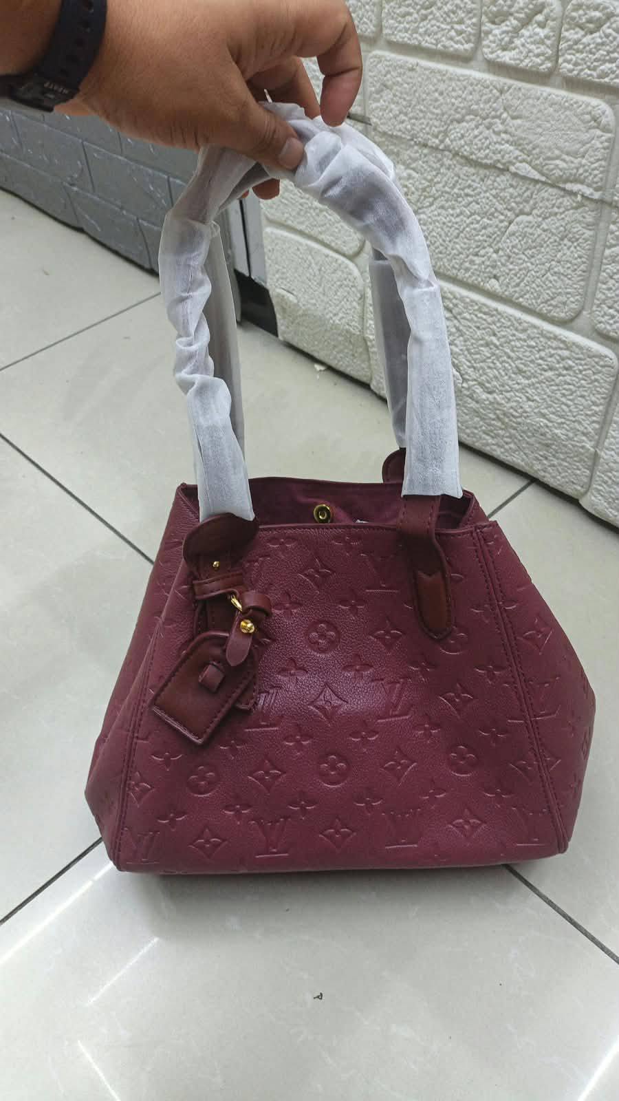 AVAILABLE 
LV
Prada
Ysl 
Coach
Gucci

70 dhs🇦🇪🇦🇪

Zain169
♥️♥️♥️