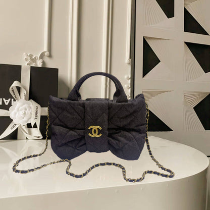 Chanel

115 dhs🗽

with box
🎁🎁🎁

Zain38
♥️♥️♥️
