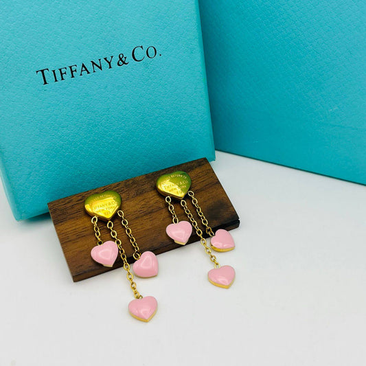 New arrival branded earrings 
Stainless steel Color not going 
30 dhs❣️

Zain243
♥️♥️♥️