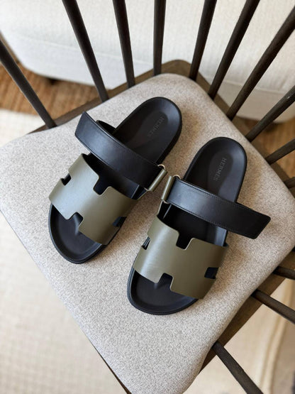 HERMES SLIPPER
*AAA QUALITY*
*size: 40 to 47*
450 dhs✅

Zain185
♥️♥️♥️