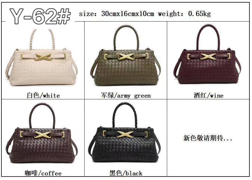 Bottega

120 dhs
With box

Zain143
♥️♥️♥️