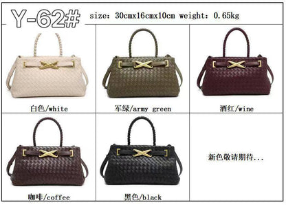 Bottega

120 dhs
With box

Zain143
♥️♥️♥️