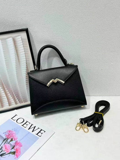 MOYNAT 
GOOD QUALITY WITH BOX 
110 DHS🇦🇪🇦🇪

Zain295
♥️♥️♥️