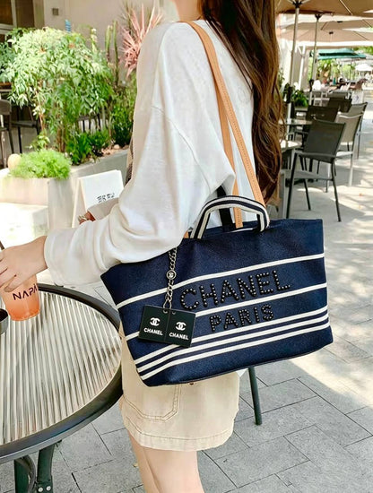 CHANEL 
COPY ONE 
210 dhs✅

Zain295
♥️♥️♥️