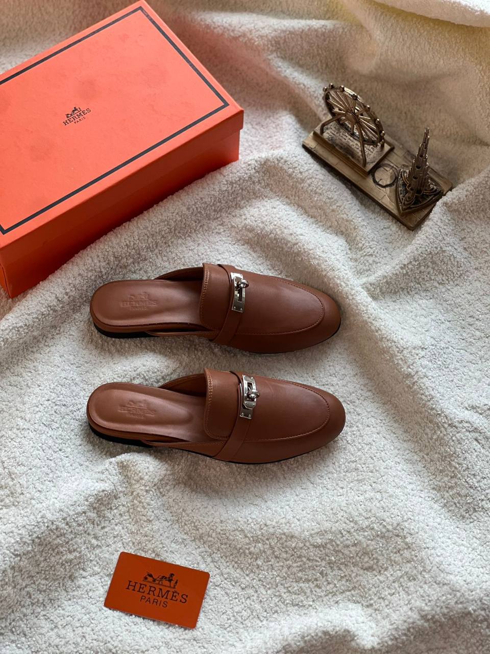 New. Hermes shoes 

   Size  .  36.  to 41

115 dhs🪙💚

Zain80
♥️♥️♥️
