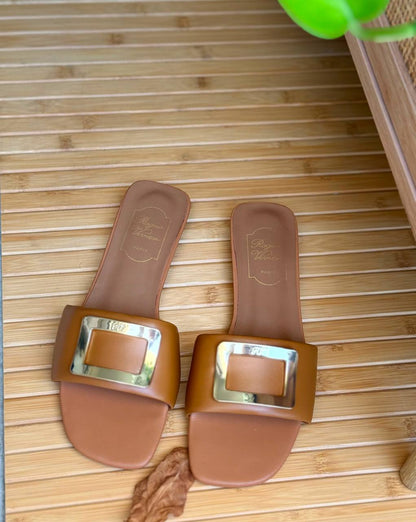 Roger Vivier
Super Master
𝗦𝗶𝘇𝗲 𝟯𝟲 𝘁𝗼 𝟰𝟭 
450 dhs✅

Zain303
♥️♥️♥️
