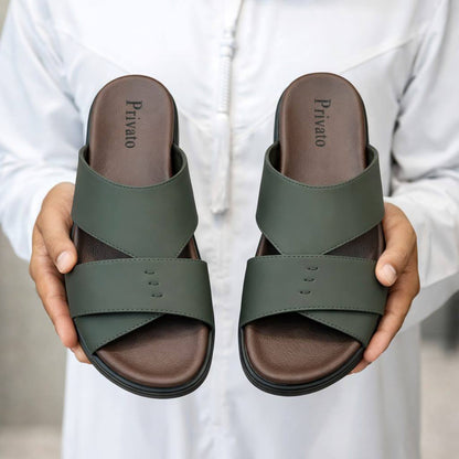 slippers for men good quality  with box and paper bag size available (40to46) 6to12) 
180 dhs❣️

Zain59
♥️♥️♥️