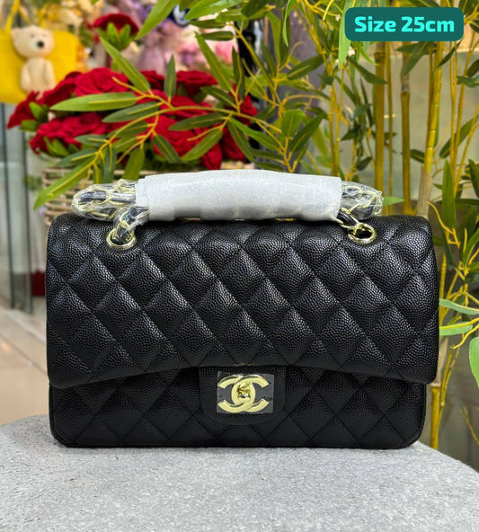 Chanel

Good quality 

with box 
🎁🎁🎁

95 dhs❣️

Zain186
♥️♥️♥️