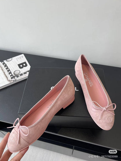 Chanel
Size 36-41
130 dhs🪙🌨️

Zain145
♥️♥️♥️