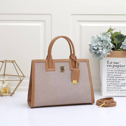 Burberry
100 dhs✅

Zain07
♥️♥️♥️