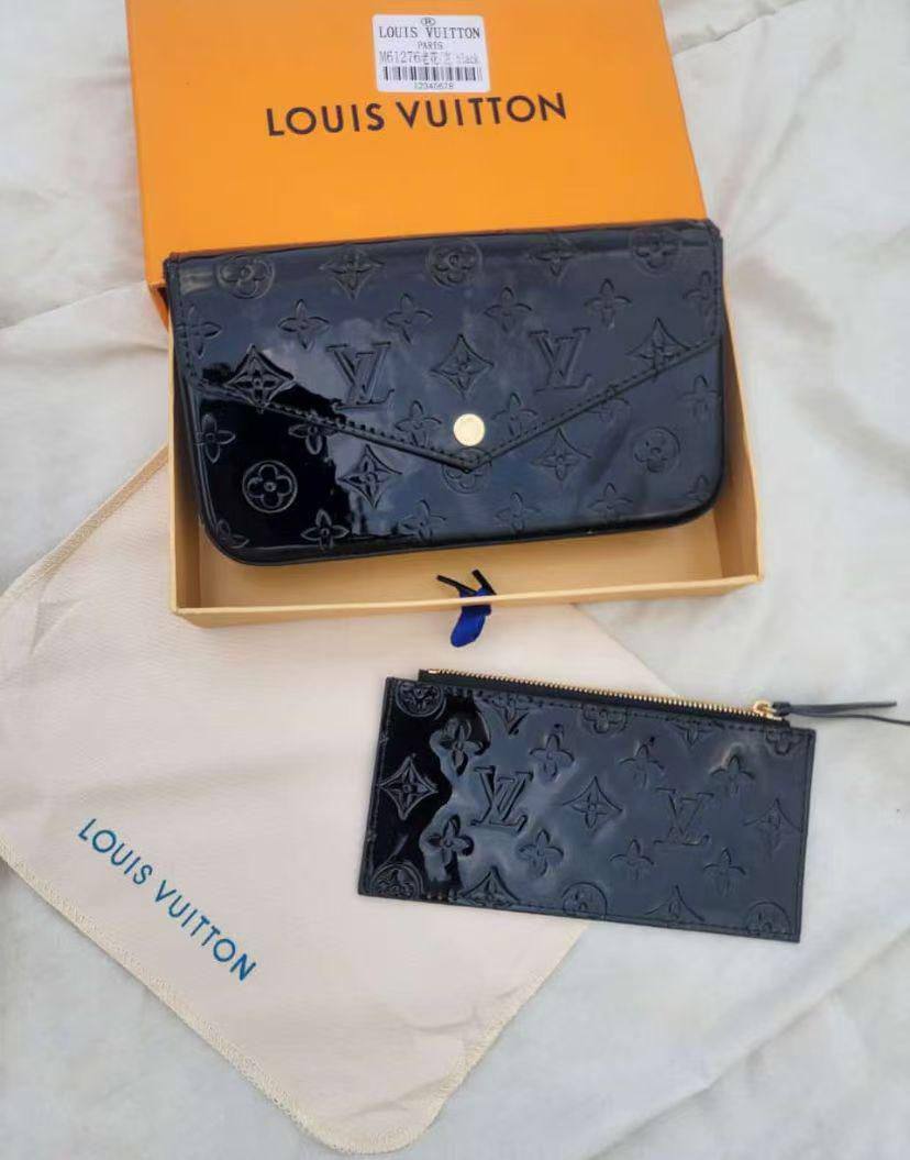 LV 
GOOD QUALITY 💯
WITH BOX 📦 
🎁🎁🎁

GOLSSY 
75 dhs🪙💚

MATE FLOWER 
75 dhs🪙💚

Zain28
♥️♥️♥️