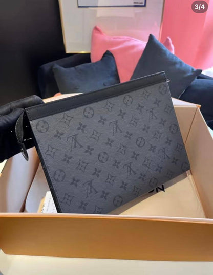 LV handbag, 
good quality, 
comes 
with box, 
🎁🎁🎁

size...27*21 cm 
65 dhs❣️

Zain12
♥️♥️♥️