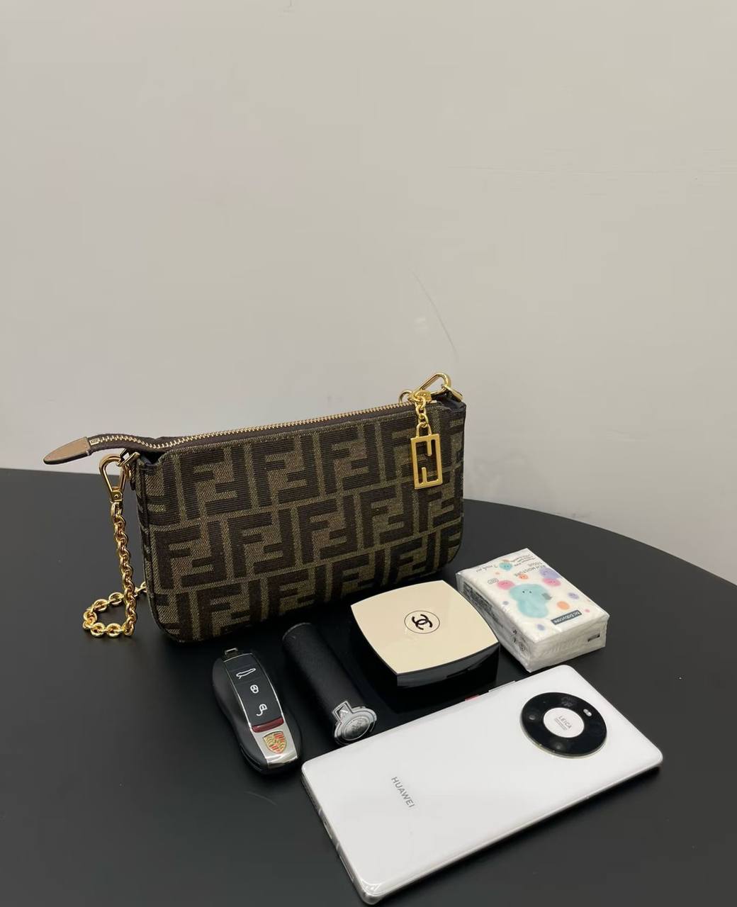 FENDI

Size :    21CM

85 dhs🪙💕
withbox
🎁🎁🎁

Zain04
♥️♥️♥️