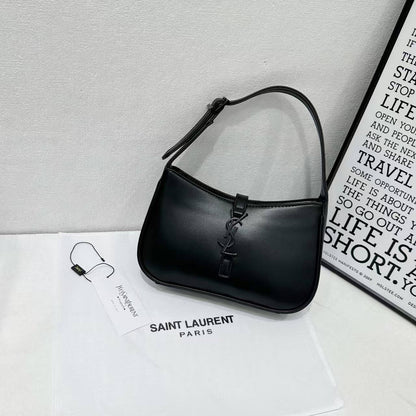 YSL
with box
🎁🎁🎁

95 dhs🪙🌨️

Zain177
♥️♥️♥️