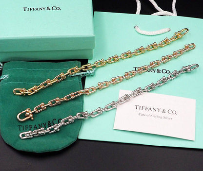 Tiffany ❤️‍🔥*
Bracelet 💥
Master quality 💯
With normal boxes 🗃️ 
55 dhs✅
With master box 📦 
90 dhs✅

Zain216
♥️♥️♥️