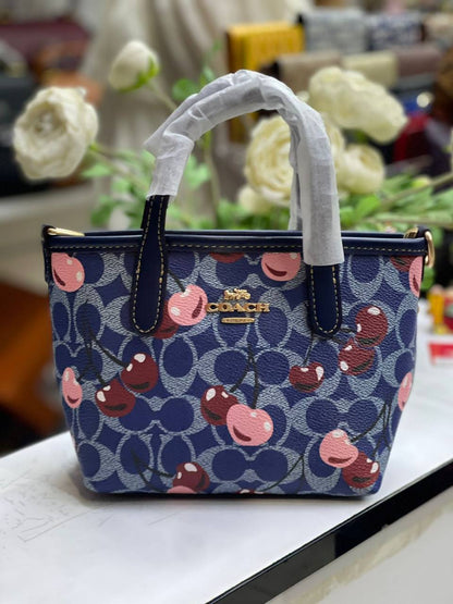 Coach
90 dhs🇦🇪🇦🇪
with box 🎁

Zain169
♥️♥️♥️