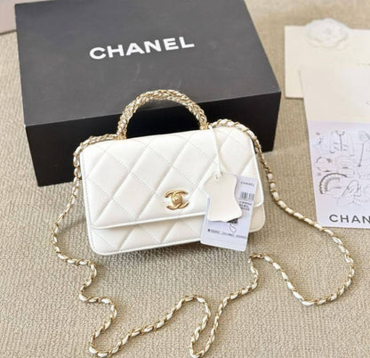 CHANEL

 NEW CAME GOOD QUALITY 
WITH BOX 
🎁🎁🎁

100 dhs🌺

Zain39
♥️♥️♥️